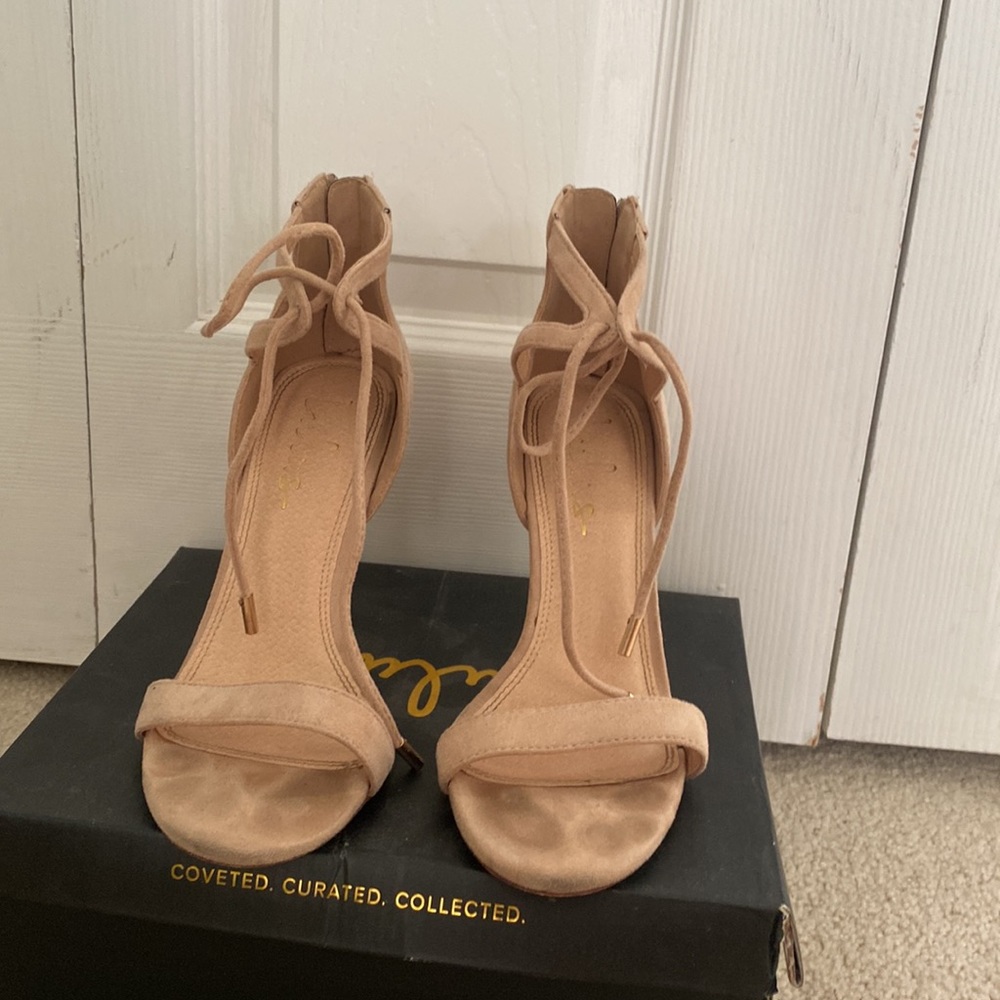 Tan Heels - Picture 2 of 4